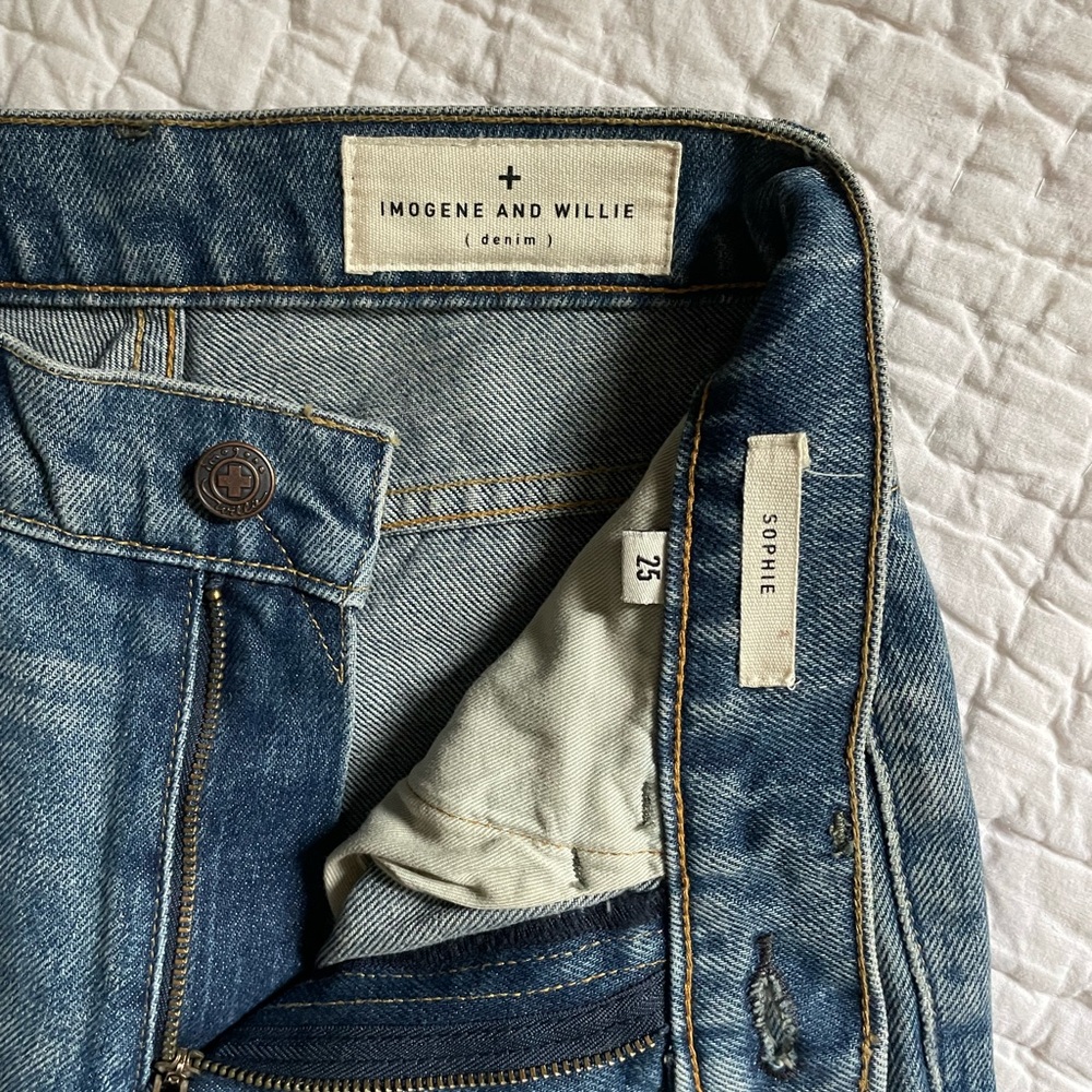 SOLD imogene + willie Classic Blue Straight Leg Jeans